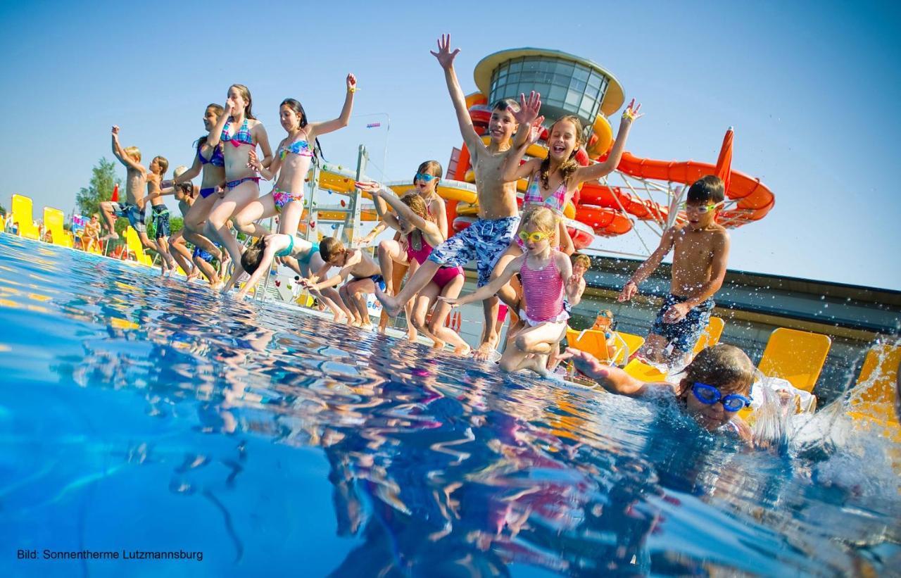 Familien Chalet Mit Direktem Bademantelgang Zur Therme Lutzmannsburg Zewnętrze zdjęcie